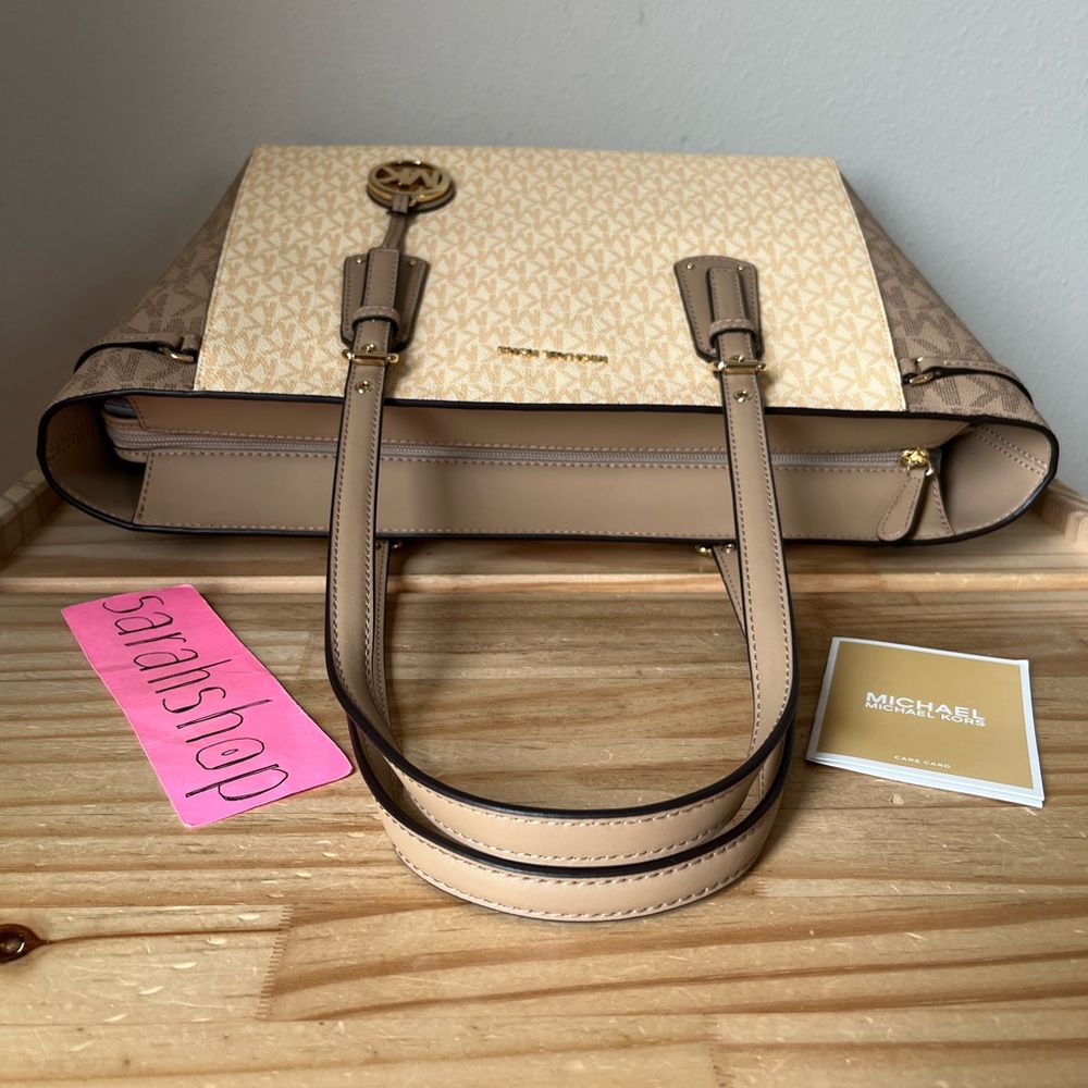 🌼Michael Kors Purse - Picture 4 of 15